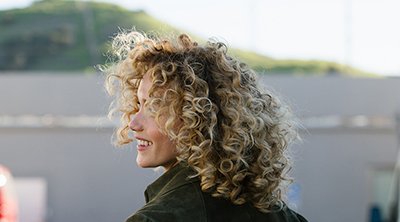 Rutina de ingrijire a parului cret