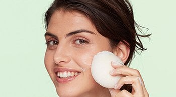 Ce rutina de ingrijire a pielii functioneaza cel mai bine pentru pielea sensibila? Un ghid rapid