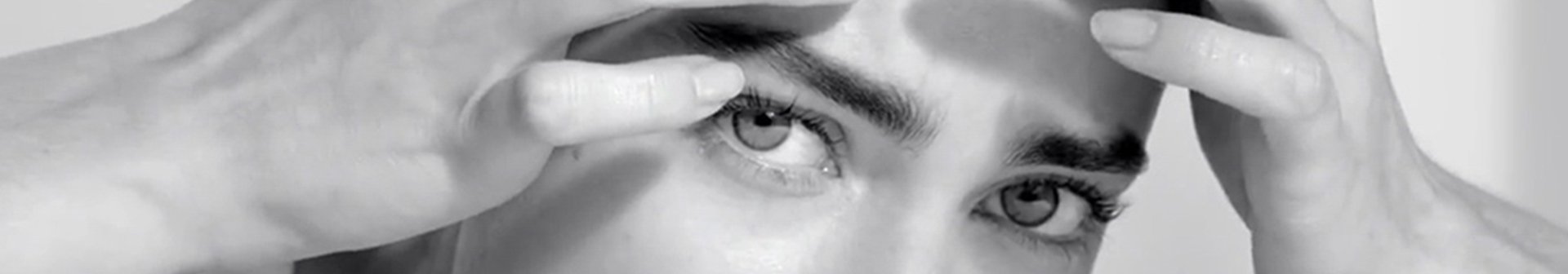 Afla cum sa iti construiesti o rutina corecta impotriva acneei