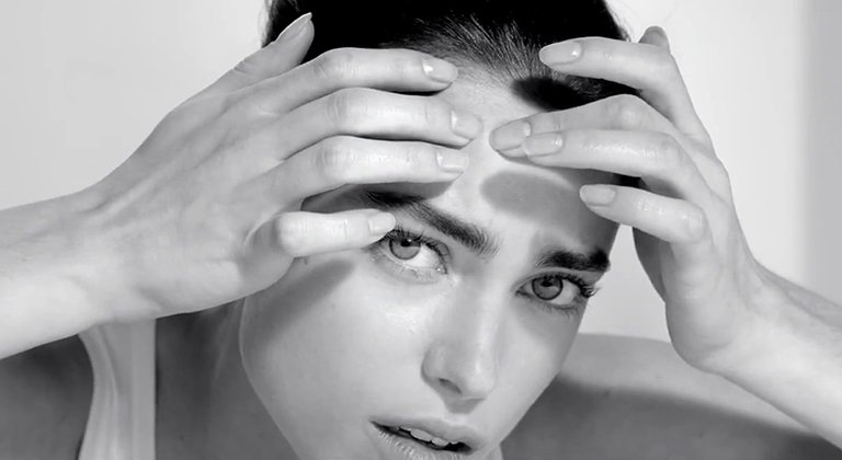 Afla cum sa iti construiesti o rutina corecta impotriva acneei